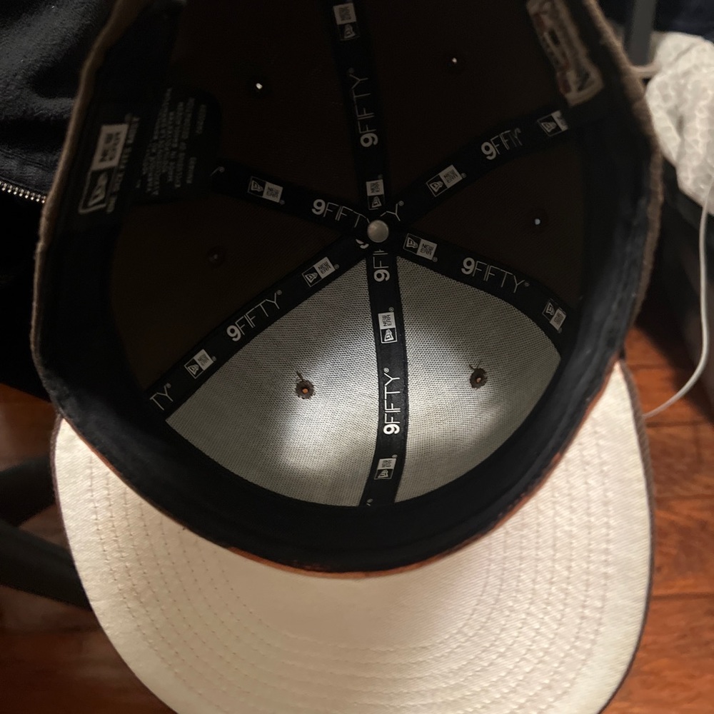 LA brown hat